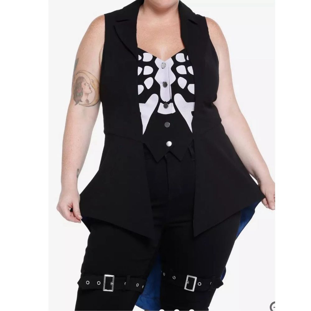 Hot Topic Corpse Bride Skeleton Hi-Low Waistcoat Vest Plus Size 1 NWT - Picture 1 of 9